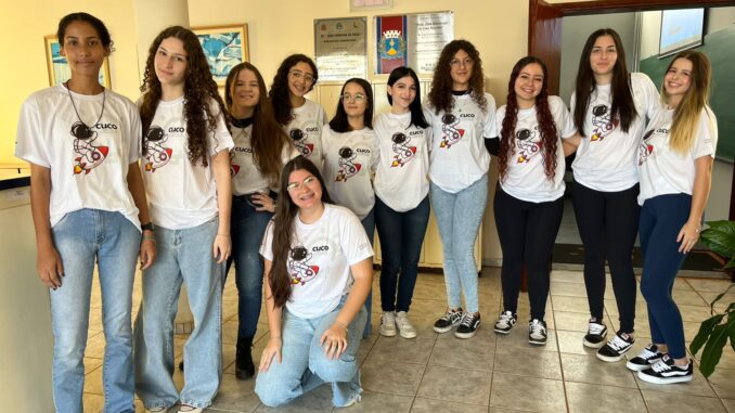Laboratório de Física inauguração meninas